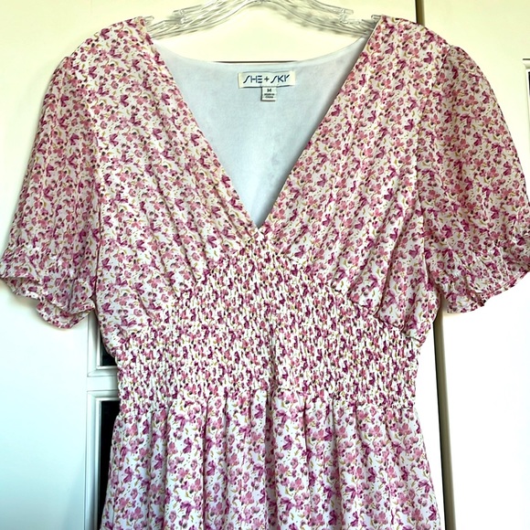 She+Sky pink floral sheer lined ruched waist v-neck boutique dress, Medium - Picture 2 of 8